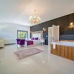 Villa Yakamoz *